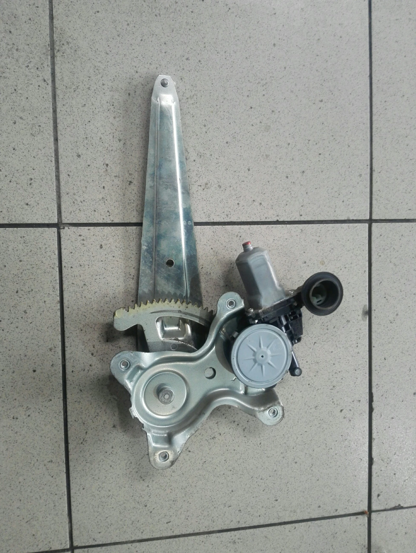 �� ������� ����� ����� ������ ������ ���4 2.2 (��������������) | Mobile.bg � ����������� 1