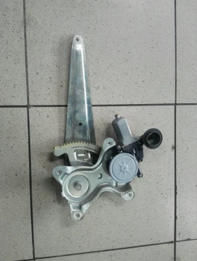 ел машинка задно дясно стъкло Тойота Рав4 2.2 (стъклоповдигач)