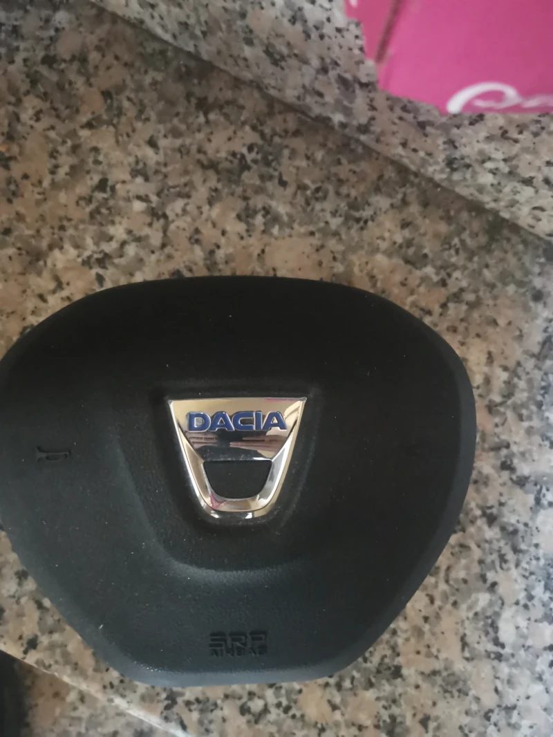 Dacia Lodgy 1.5 - 110 7 места, снимка 2 - Автомобили и джипове - 48903315