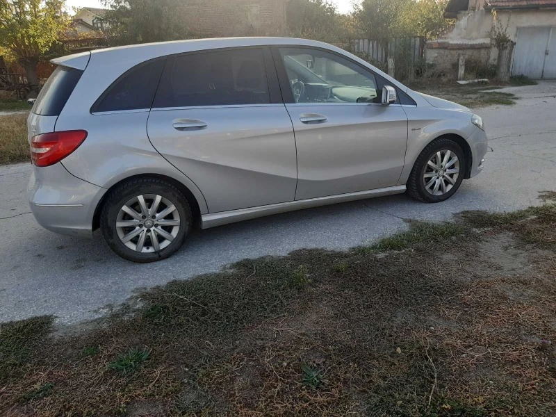 Mercedes-Benz B 180, снимка 3 - Автомобили и джипове - 47256924