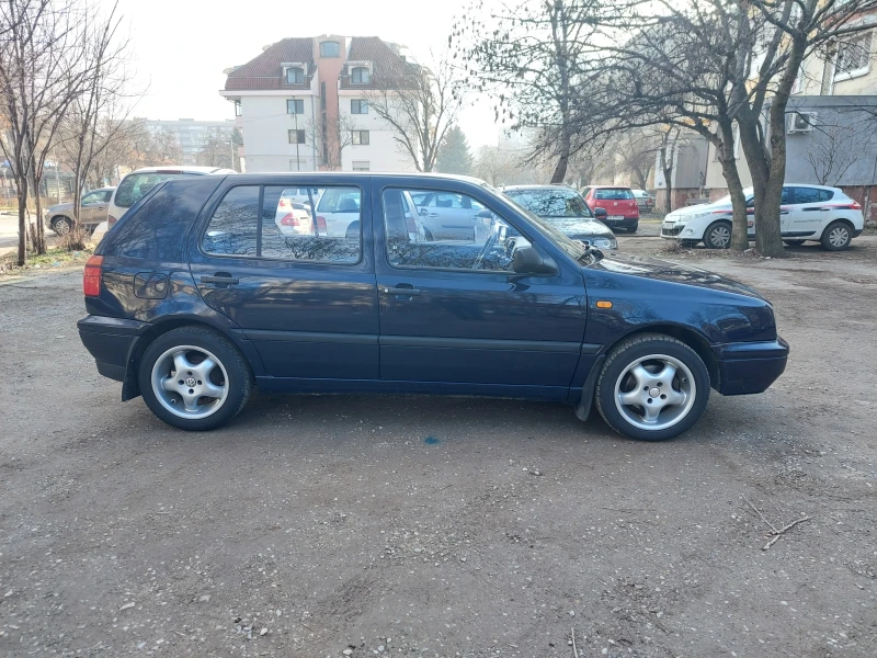 VW Golf, снимка 2 - Автомобили и джипове - 49198858