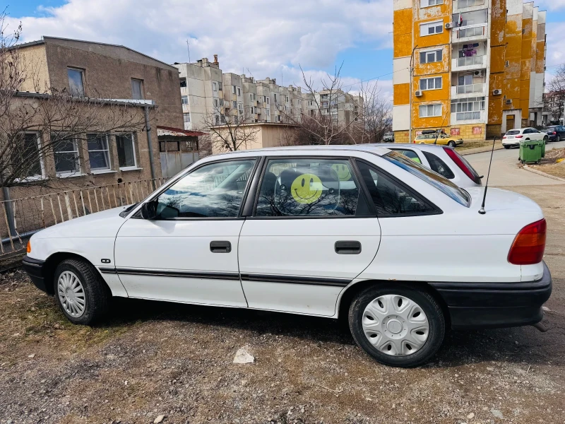 Opel Astra, снимка 2 - Автомобили и джипове - 49348137