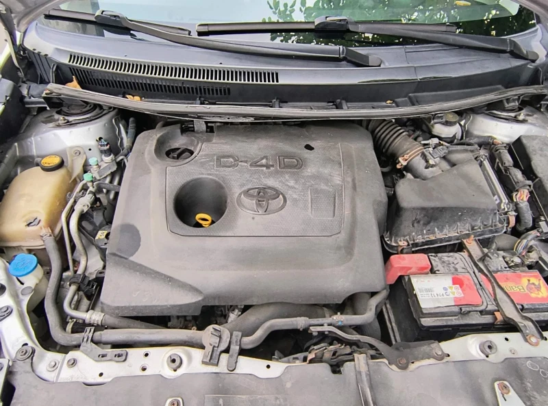 Toyota Auris 1.4D4D, снимка 15 - Автомобили и джипове - 51250643