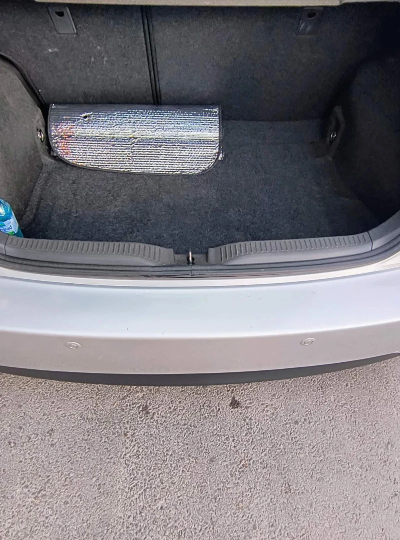 Toyota Auris 1.4D4D, снимка 16 - Автомобили и джипове - 51250643