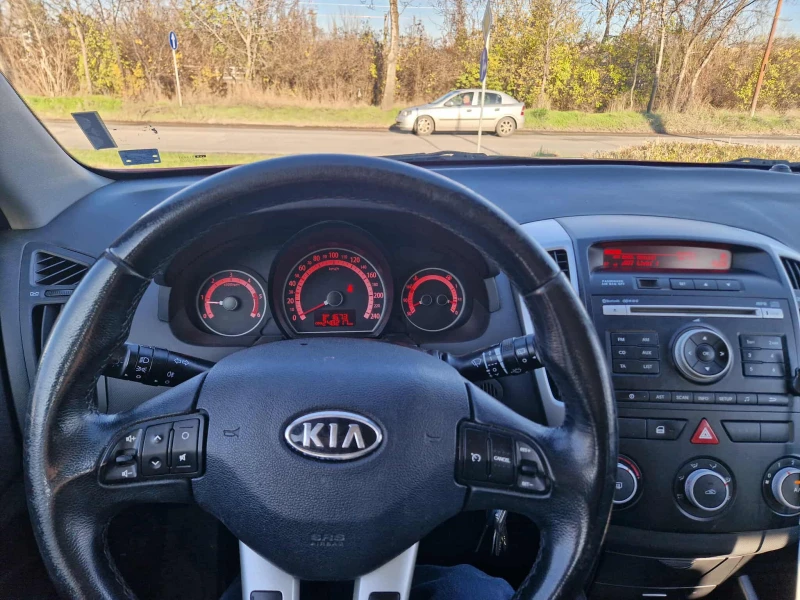 Kia Ceed CRDI , снимка 7 - Автомобили и джипове - 52535988