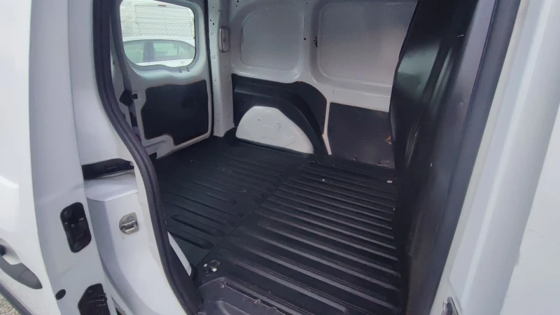 Renault Kangoo 1.5 dci, снимка 15 - Автомобили и джипове - 52727260