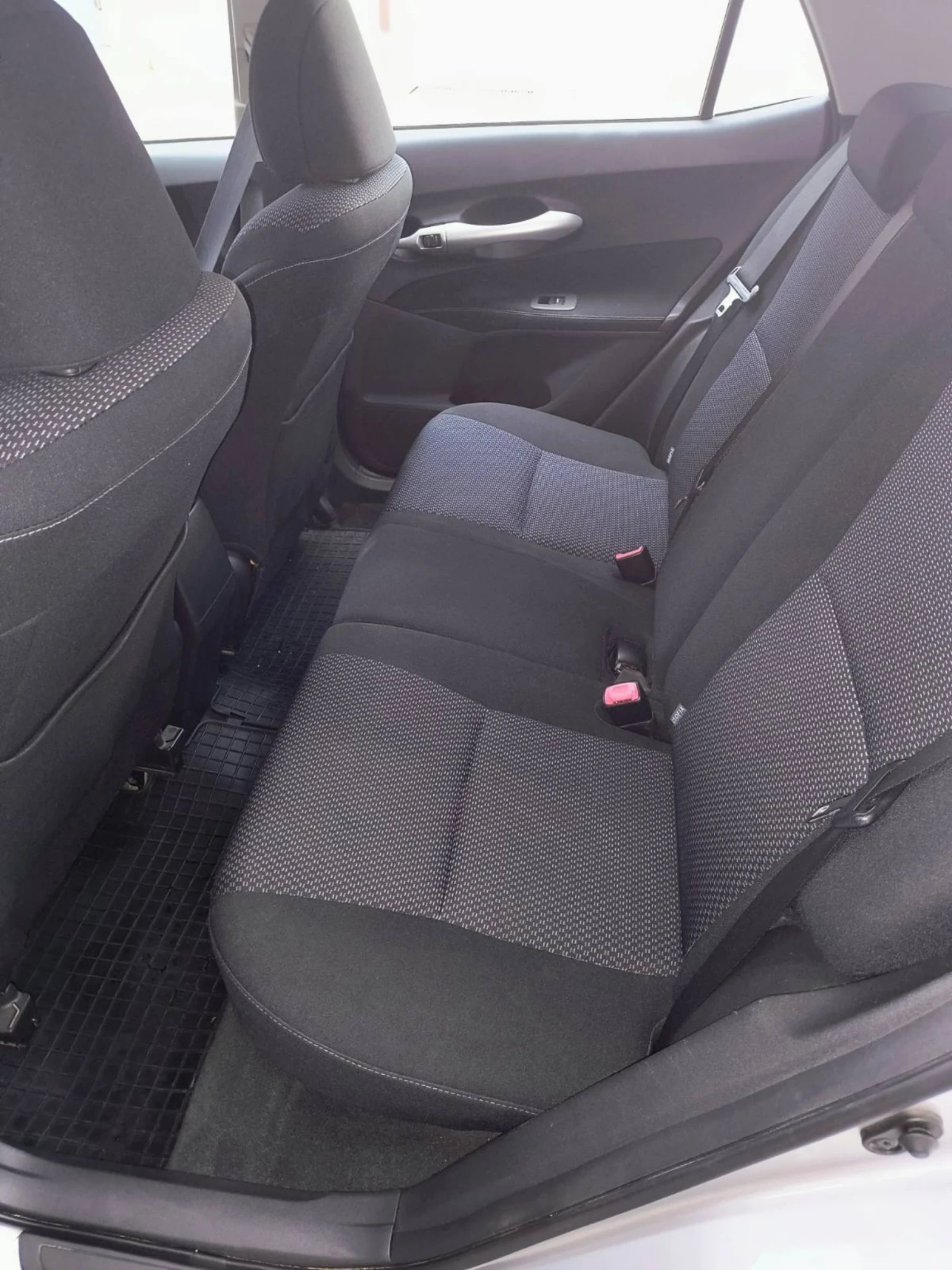 Toyota Auris 1.4D4D - изображение 6