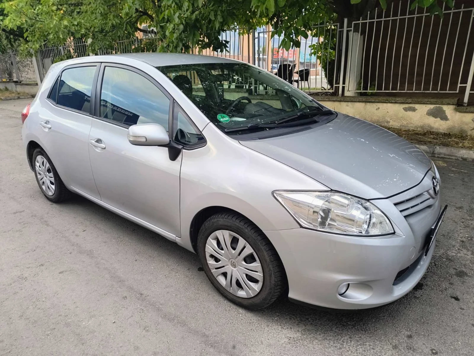 Toyota Auris 1.4D4D - изображение 2