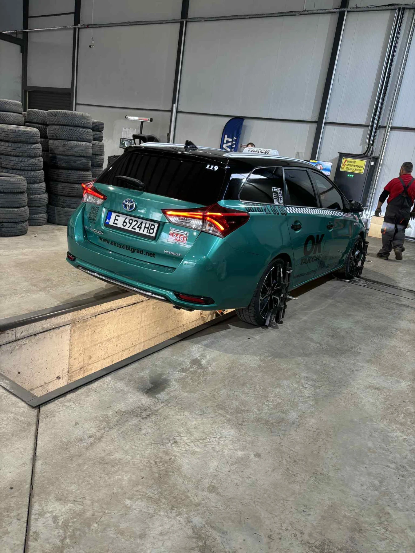 Toyota Auris 1.8 hybrid  - изображение 10