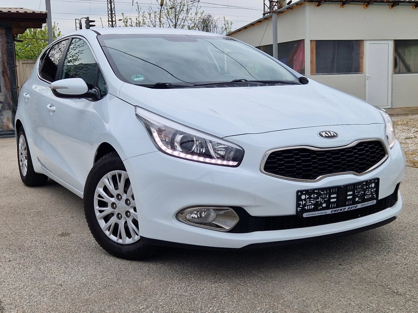 Kia Ceed 1.6i NAVI* CAMERA* PDC* LED* , снимка 3 - Автомобили и джипове - 54269733
