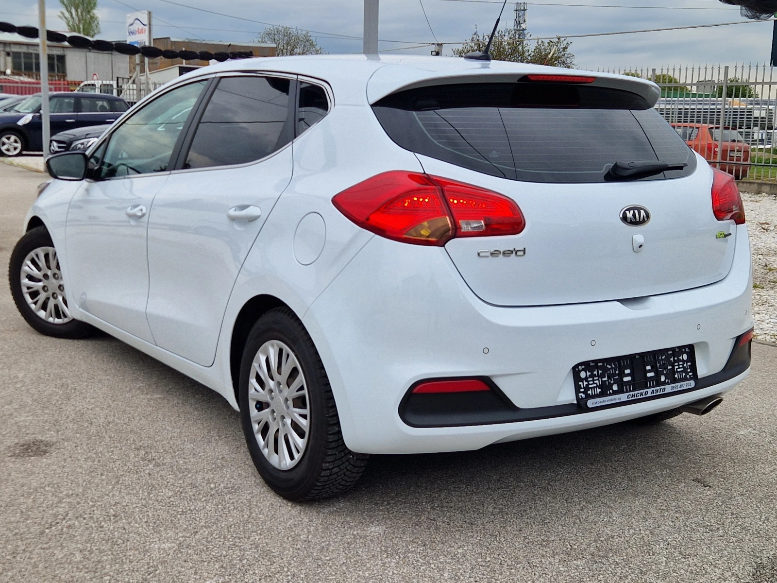 Kia Ceed 1.6i NAVI* CAMERA* PDC* LED* , снимка 4 - Автомобили и джипове - 54269733