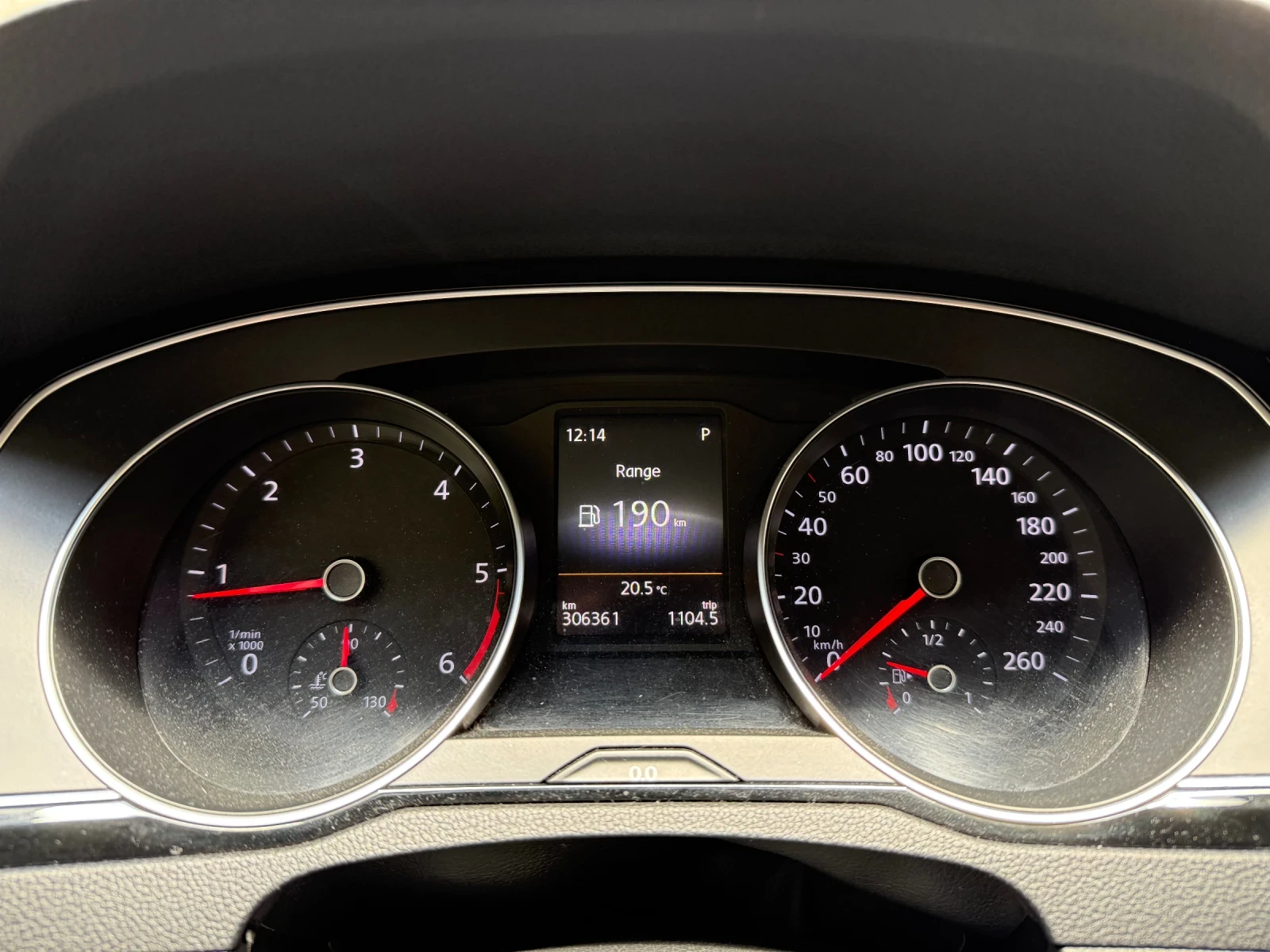 VW Passat 2.0 TDi 4Motion, снимка 12 - Автомобили и джипове - 54891719