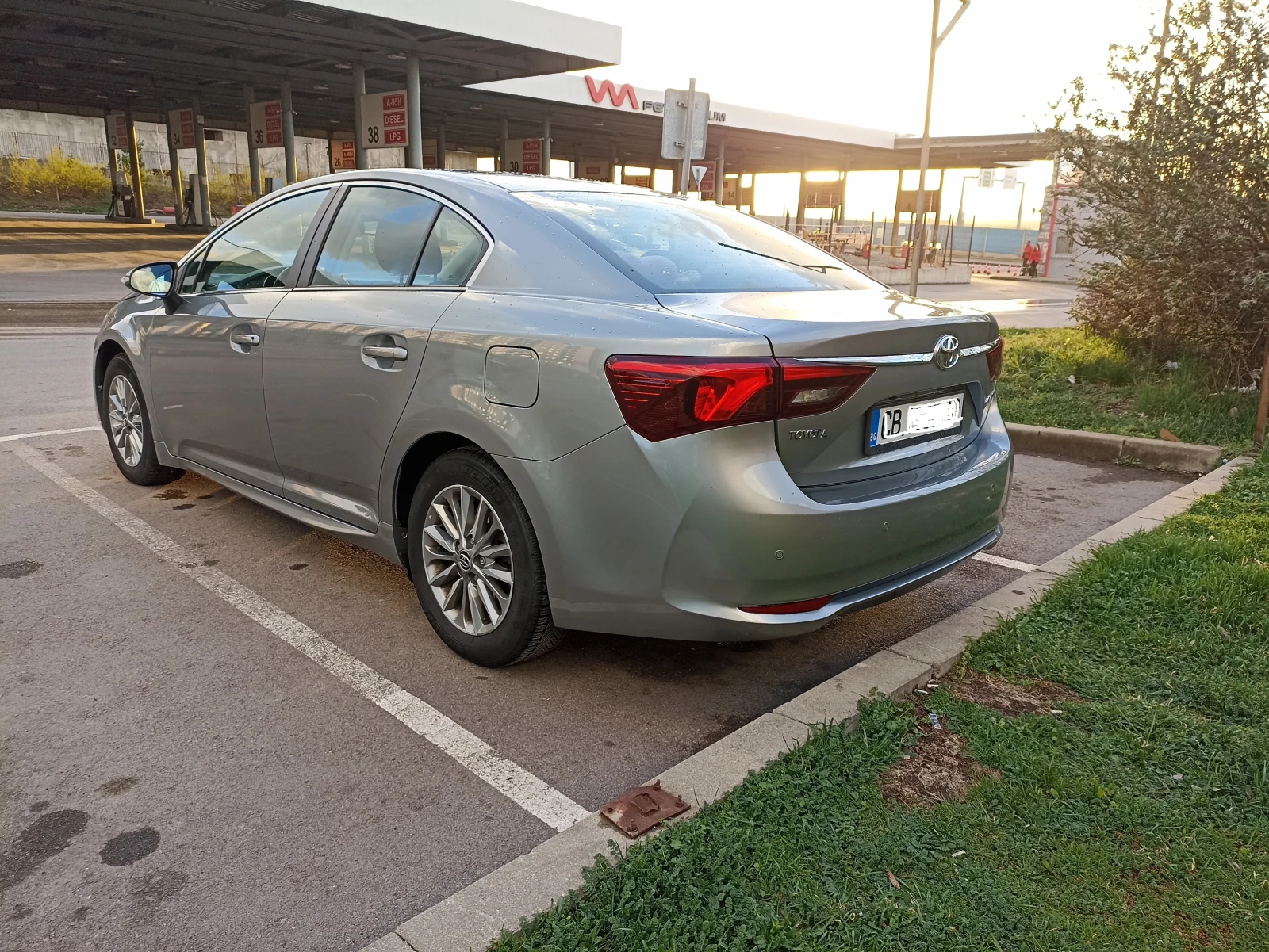 Toyota Avensis Avensis III (facelift 2015), снимка 9 - Автомобили и джипове - 55103593