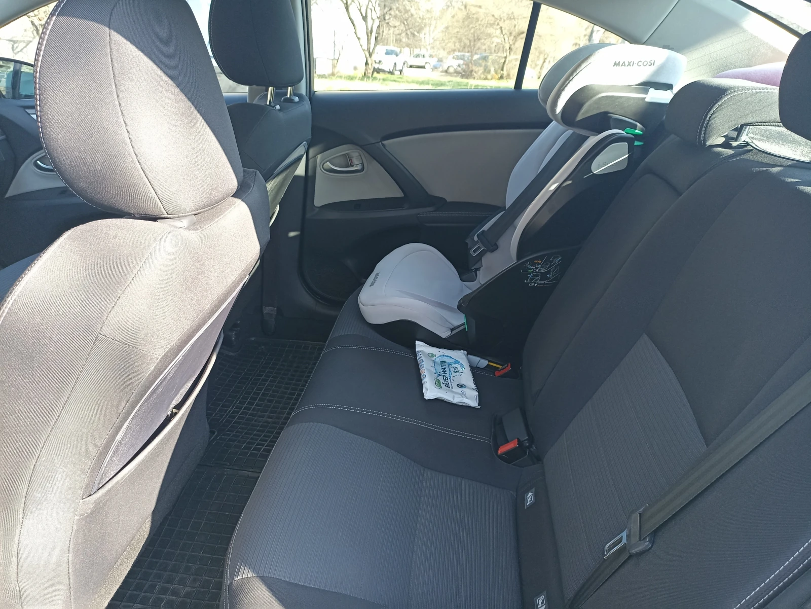 Toyota Avensis Avensis III (facelift 2015), снимка 13 - Автомобили и джипове - 55103593