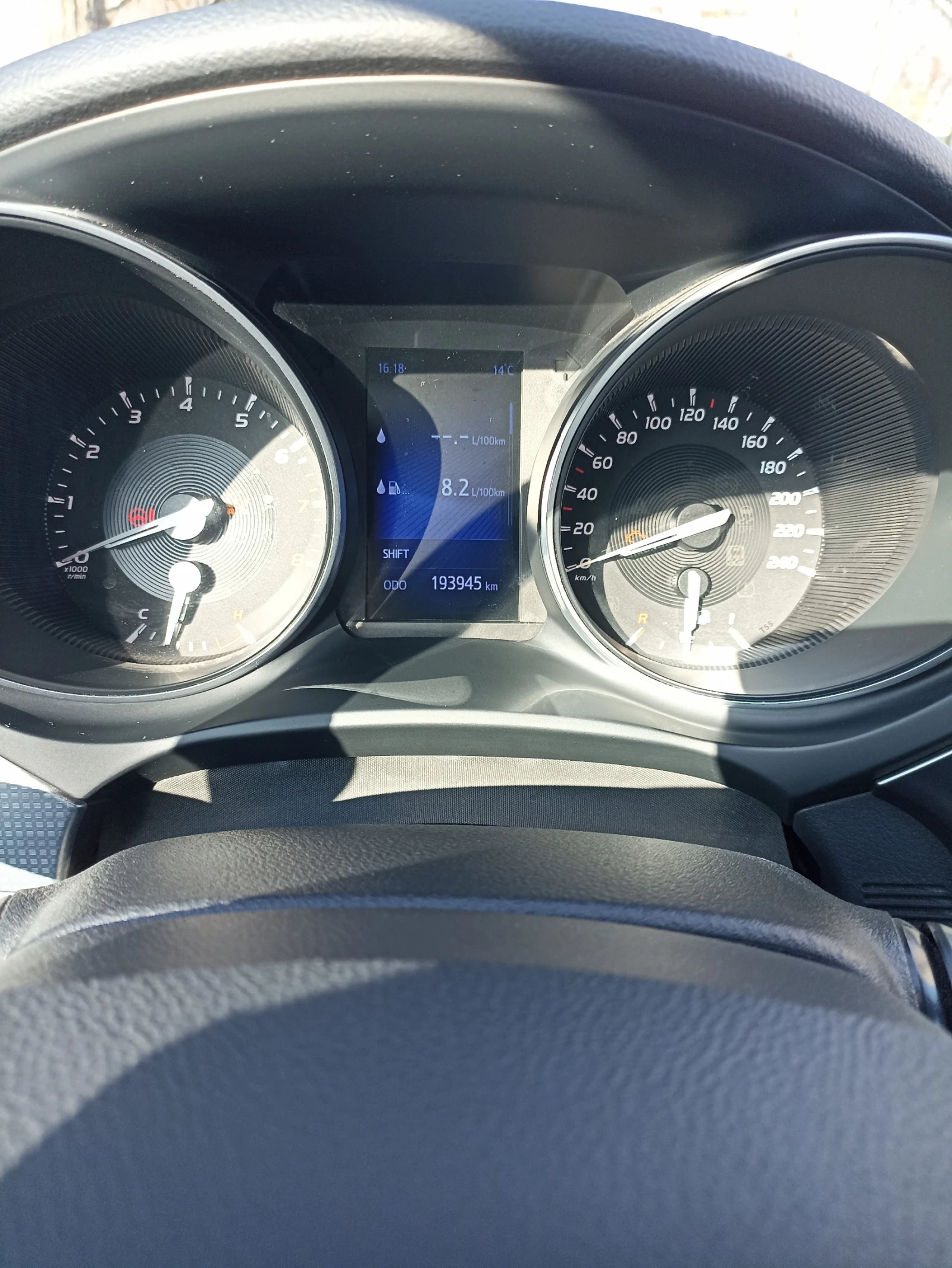 Toyota Avensis Avensis III (facelift 2015), снимка 16 - Автомобили и джипове - 55103593
