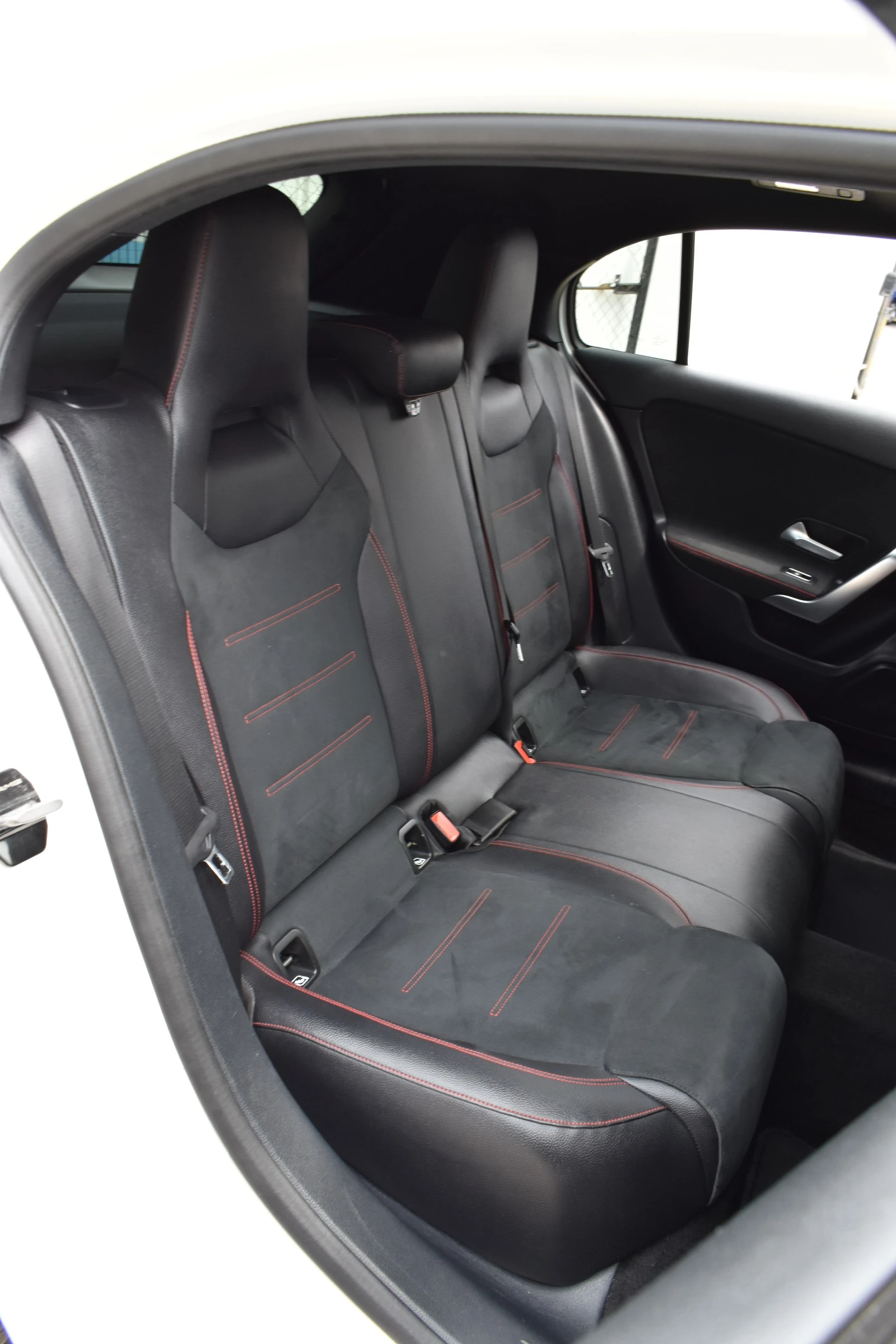 Mercedes-Benz A 220 AMG-LINE* 4MATIC* FULL-LED* CAMERA* PANORAMA, снимка 11 - Автомобили и джипове - 55413778