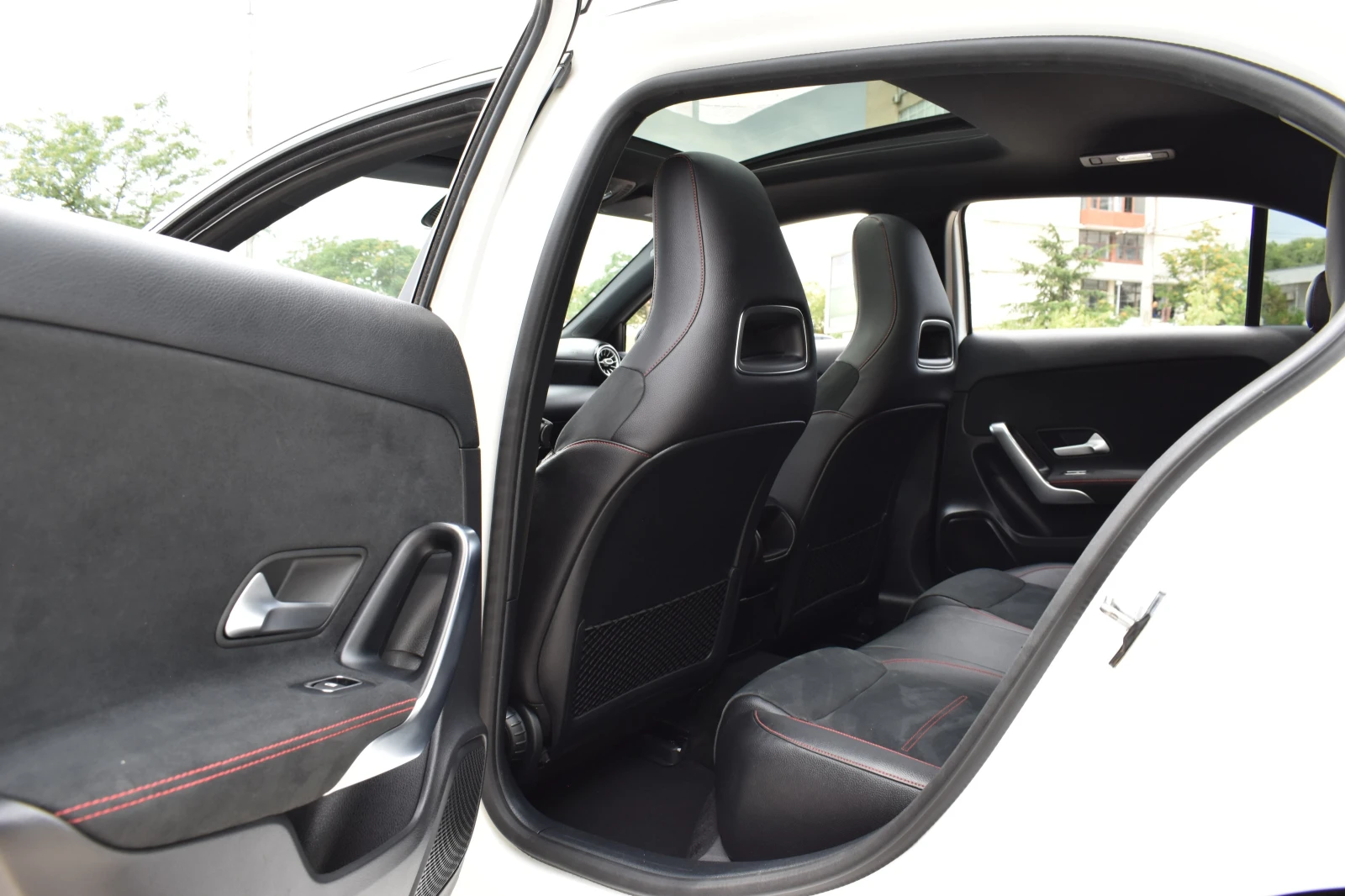 Mercedes-Benz A 220 AMG-LINE* 4MATIC* FULL-LED* CAMERA* PANORAMA, снимка 10 - Автомобили и джипове - 55413778