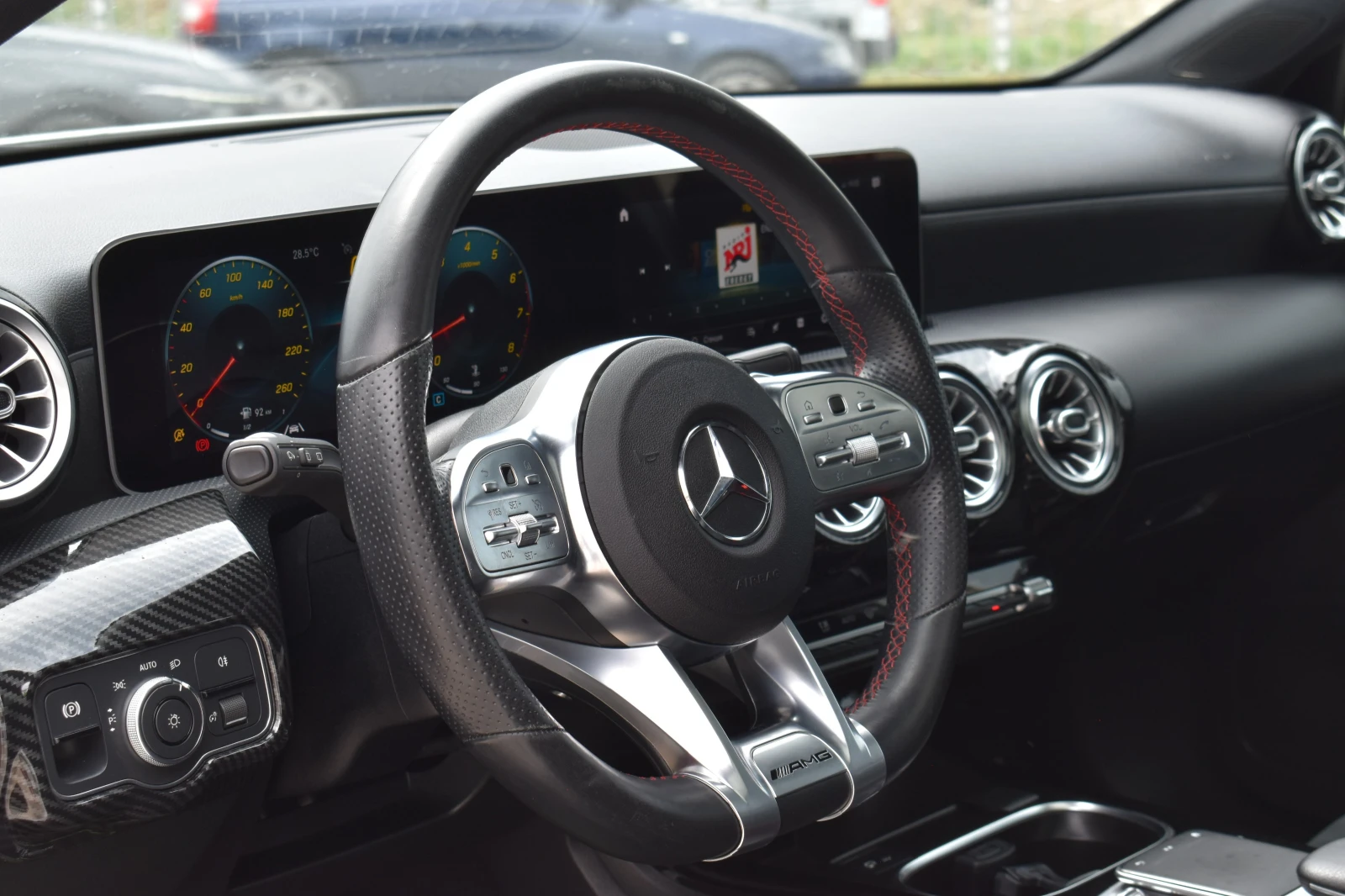 Mercedes-Benz A 220 AMG-LINE* 4MATIC* FULL-LED* CAMERA* PANORAMA, снимка 8 - Автомобили и джипове - 55413778