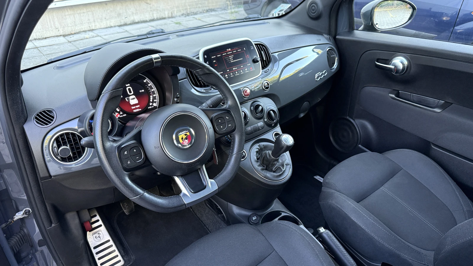 Abarth 595 1.4 T-Jet 70th Anniversary, снимка 8 - Автомобили и джипове - 56004454