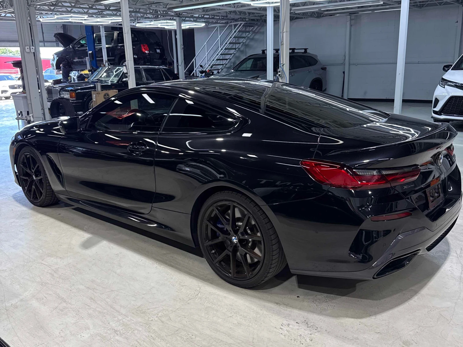 BMW 850 * АВТОКРЕДИТ * ГЛАВНО ПРЕДСТАВИТЕЛСТВО, снимка 3 - Автомобили и джипове - 56048578