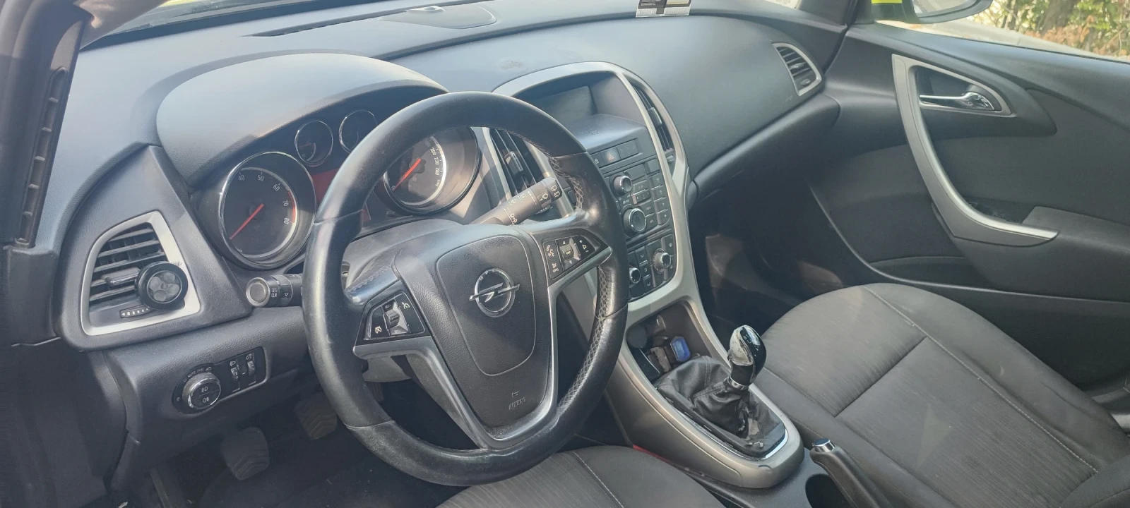 Opel Astra J 1.4. АГУ, снимка 8 - Автомобили и джипове - 56106657