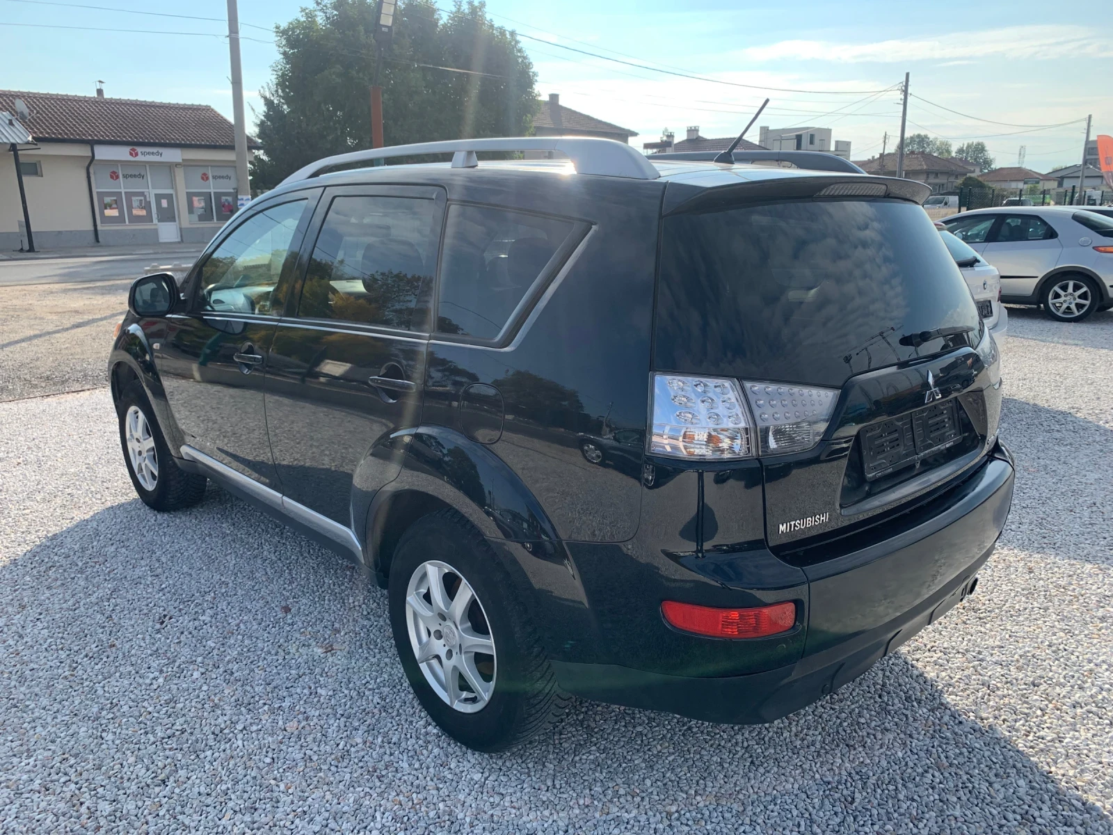 Mitsubishi Outlander 2, 0 DID 7 МЕСТА 4х4 ИТАЛИЯ - изображение 4