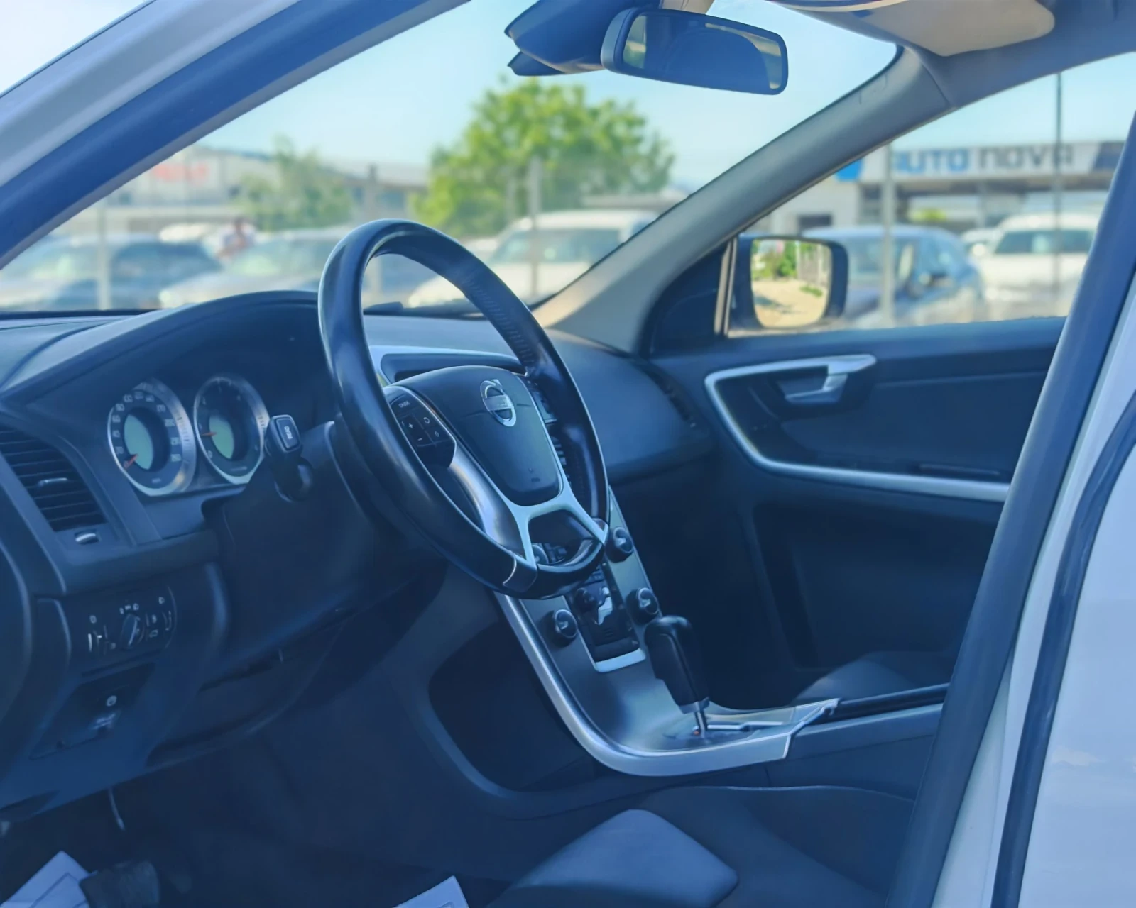 Volvo XC60 2.4 163 К.С. АВТОМАТ!ДИЗЕЛ!4Х4! , снимка 8 - Автомобили и джипове - 54719135