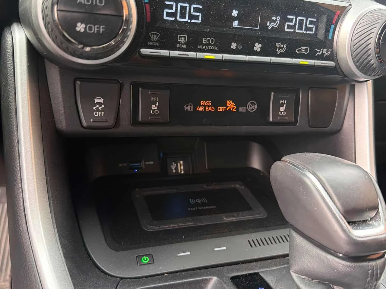 Toyota Rav4 * Hybrid XSE * ПОДГРЕВИ * ЛИЦЕНЗИРАН ДИЛЪР, снимка 11 - Автомобили и джипове - 54748235