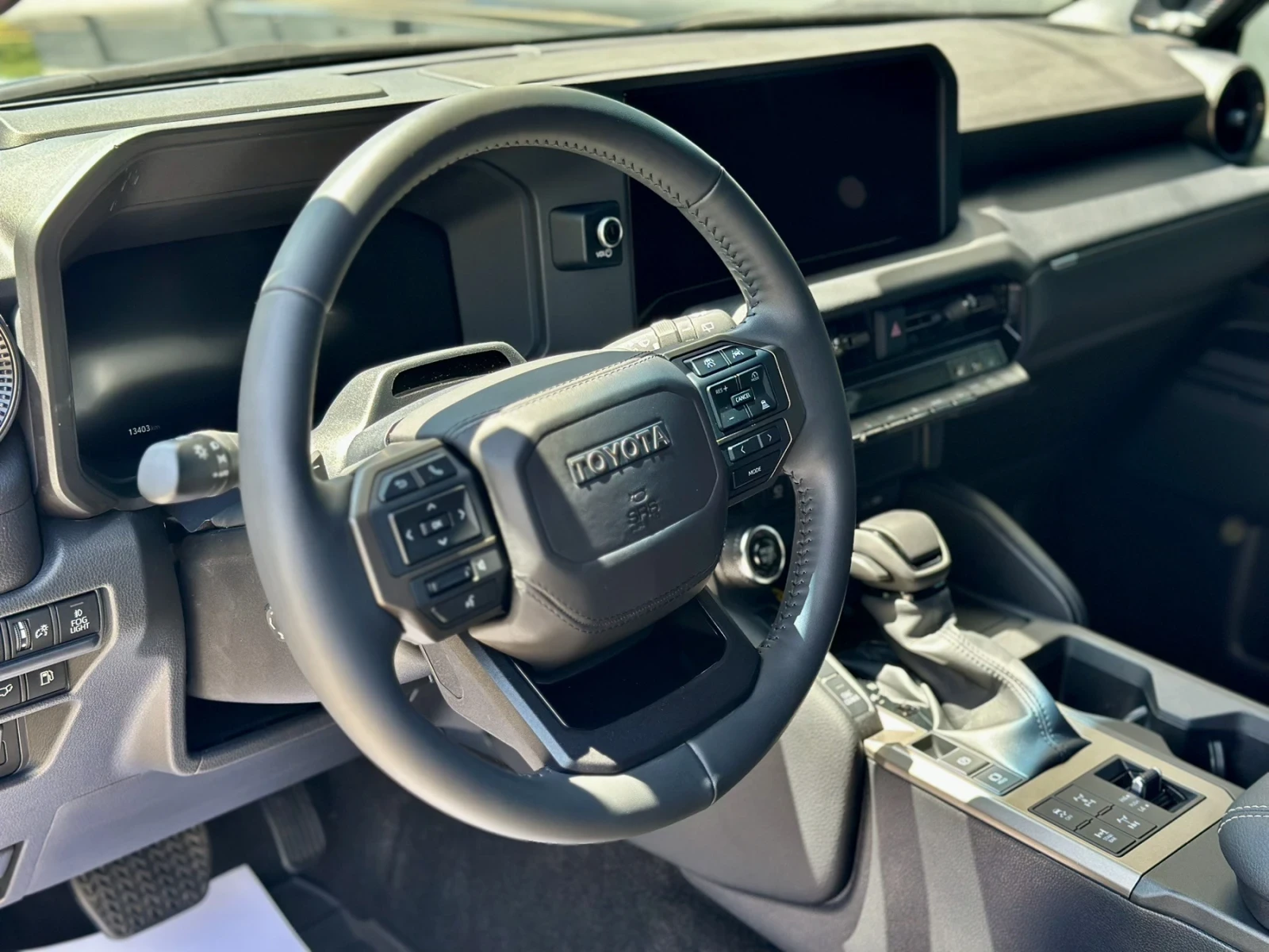 Toyota Land cruiser J250 4W-Drive FULL FULL, снимка 9 - Автомобили и джипове - 54776150