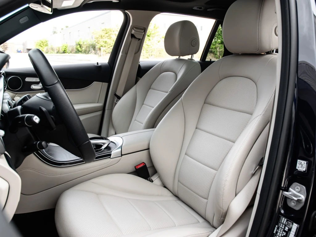Mercedes-Benz GLC 300 4MATIC AMG Line, снимка 8 - Автомобили и джипове - 55875890