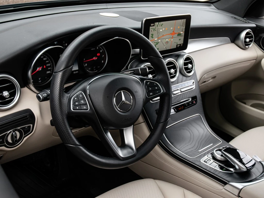 Mercedes-Benz GLC 300 4MATIC AMG Line, снимка 7 - Автомобили и джипове - 55875890