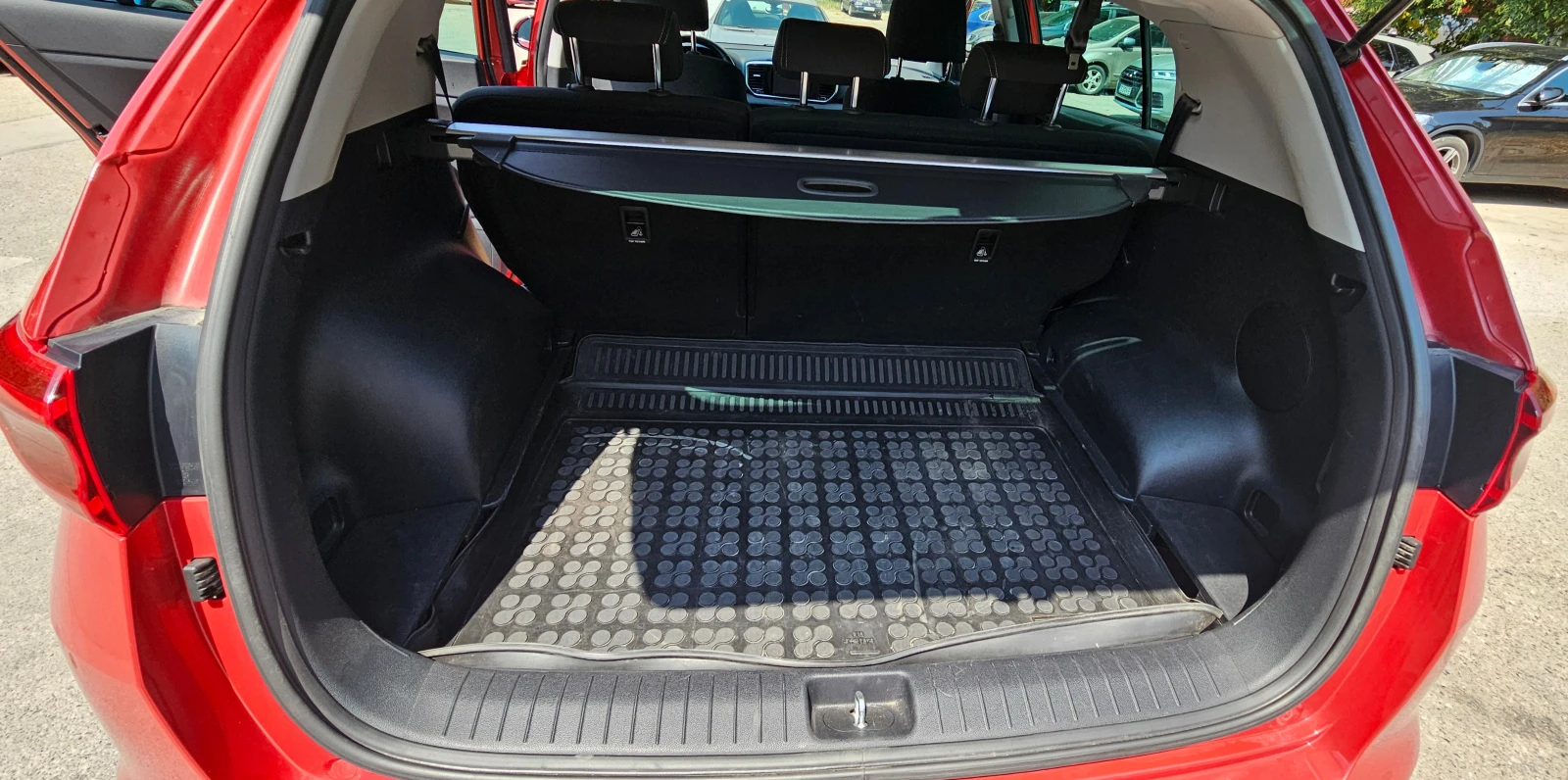 Kia Sportage, снимка 11 - Автомобили и джипове - 56260629