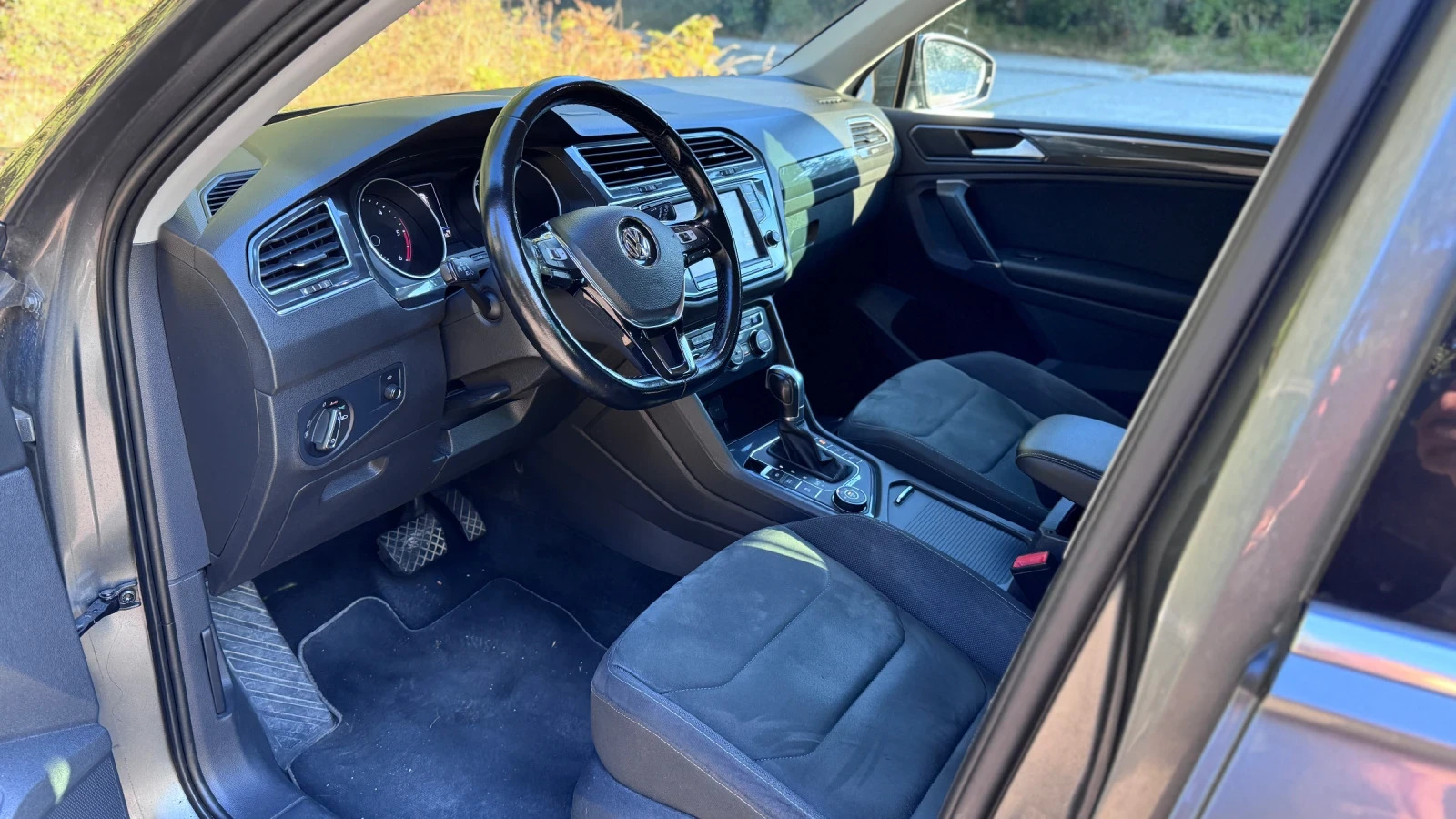 VW Tiguan 190HP 4Motion Highline, снимка 8 - Автомобили и джипове - 56379669