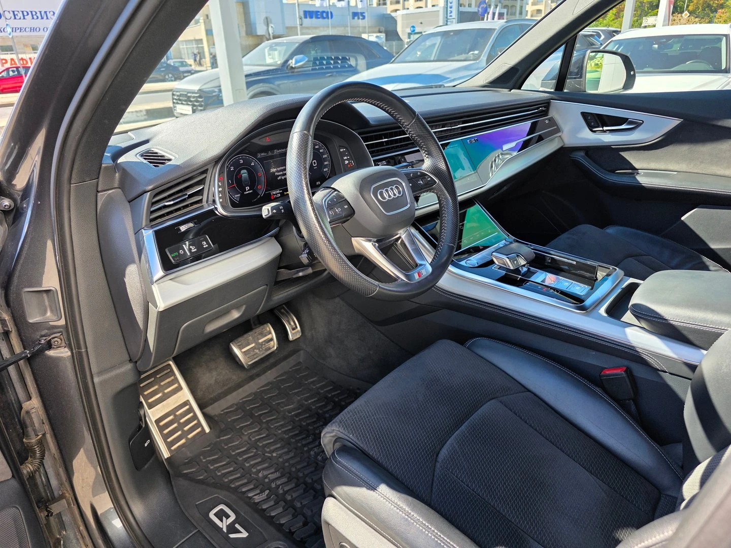 Audi Q7, снимка 8 - Автомобили и джипове - 56420400