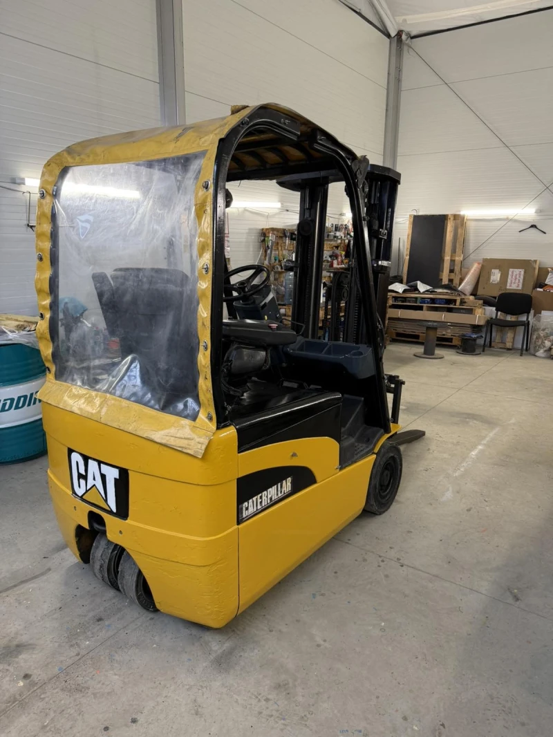 Електрокар Cat, снимка 6 - Индустриална техника - 53417778