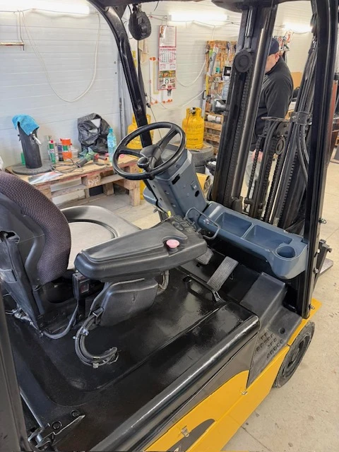 Електрокар Cat, снимка 4 - Индустриална техника - 53417778