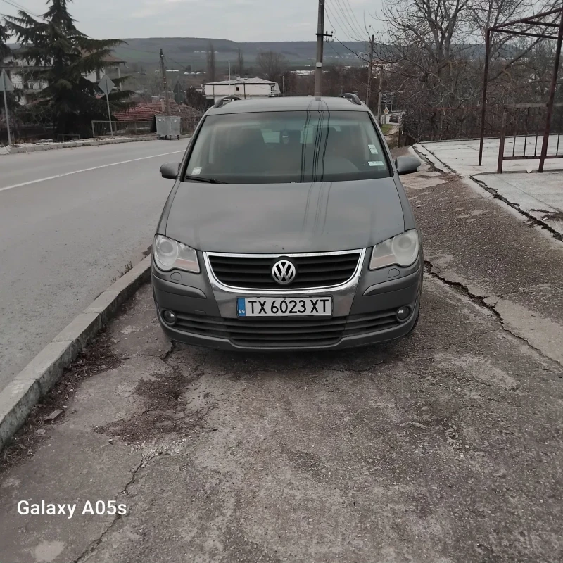 VW Touran 1.9tdi DSG 7места, снимка 1 - Автомобили и джипове - 48372416