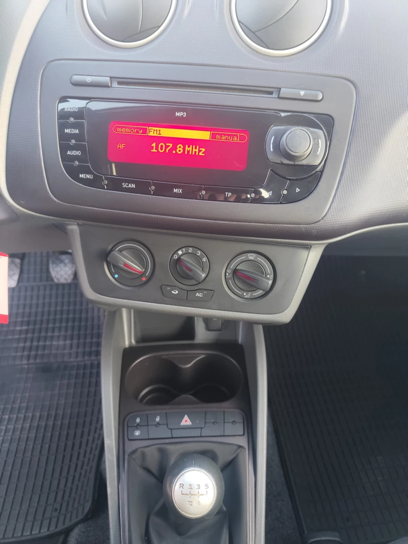 Seat Ibiza 1.2 бензин , снимка 11 - Автомобили и джипове - 48752825