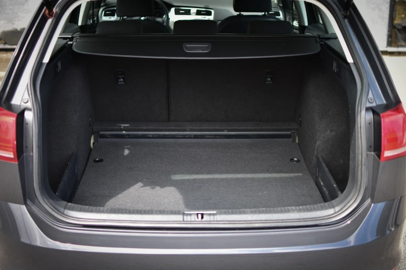 VW Golf 1.6 TDI, снимка 15 - Автомобили и джипове - 51203792