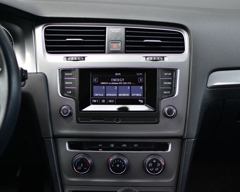 VW Golf 1.6 TDI, снимка 12 - Автомобили и джипове - 51203792