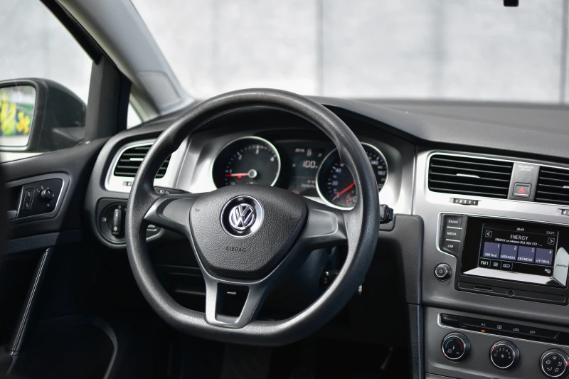 VW Golf 1.6 TDI, снимка 13 - Автомобили и джипове - 51203792