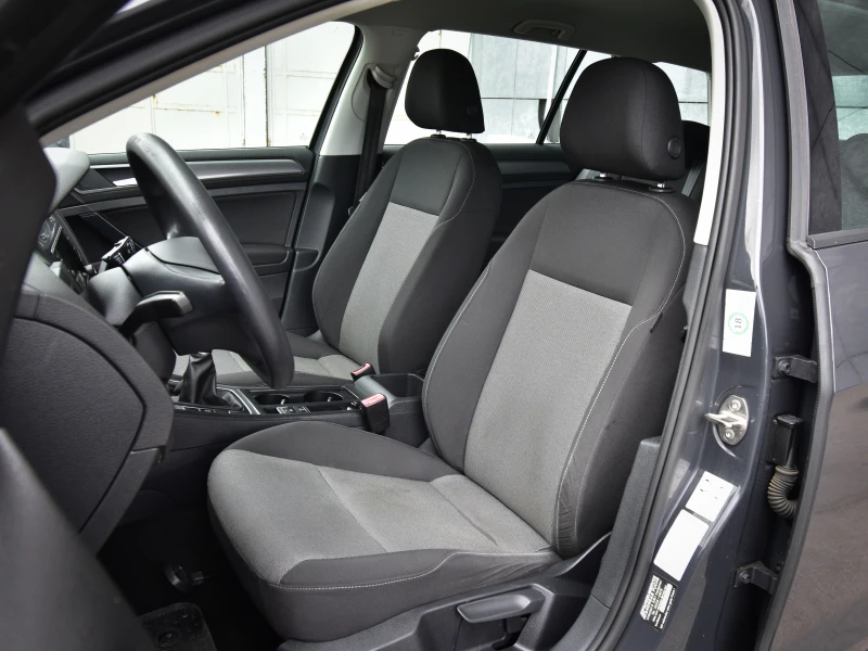 VW Golf 1.6 TDI, снимка 8 - Автомобили и джипове - 51203792