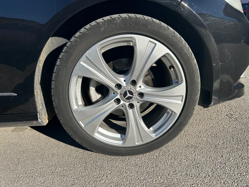 Mercedes-Benz E 220, снимка 12 - Автомобили и джипове - 52145312