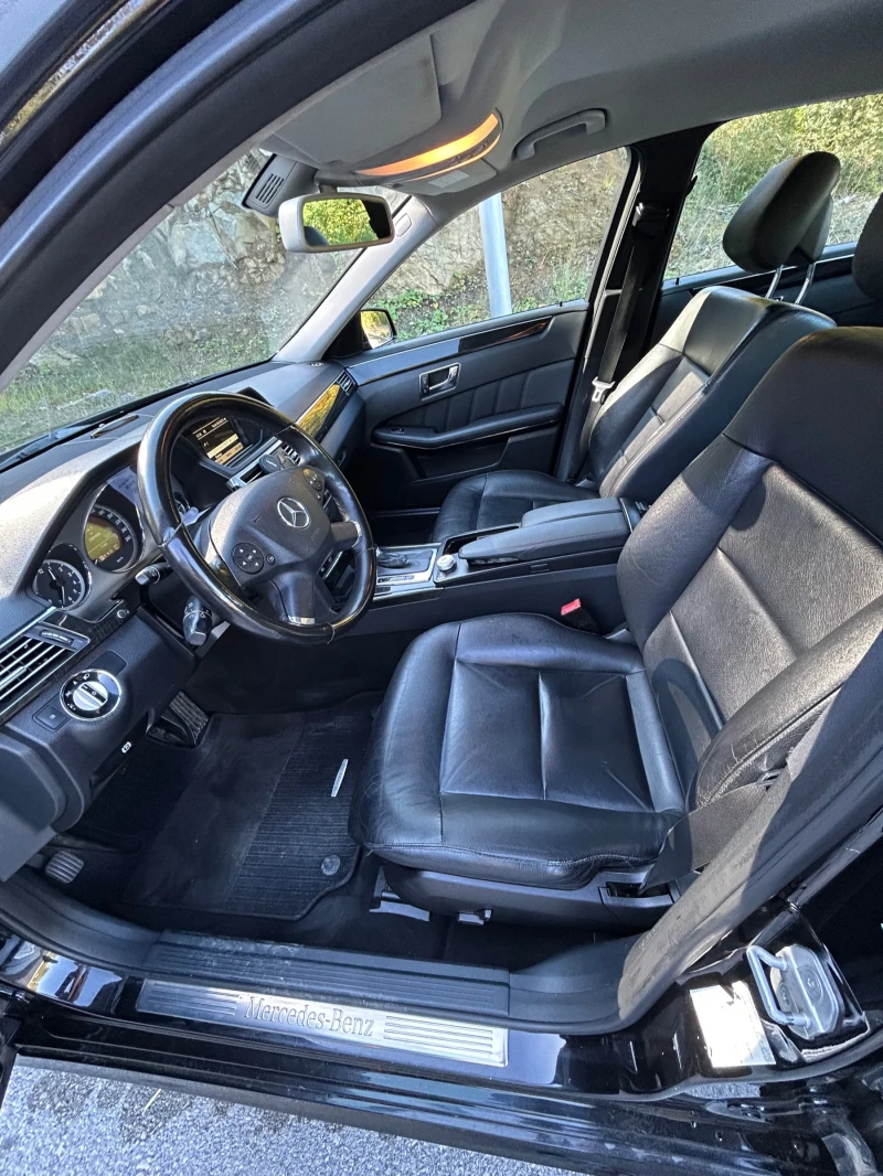 Mercedes-Benz E 220, снимка 8 - Автомобили и джипове - 52145312