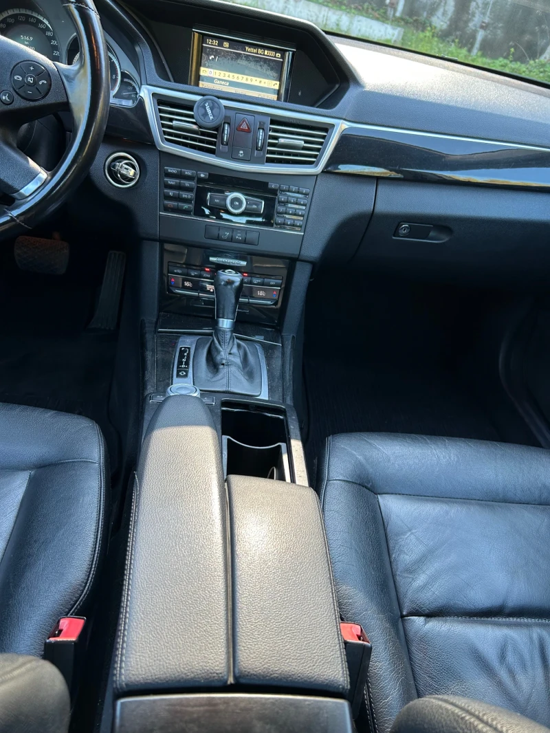 Mercedes-Benz E 220, снимка 6 - Автомобили и джипове - 52145312