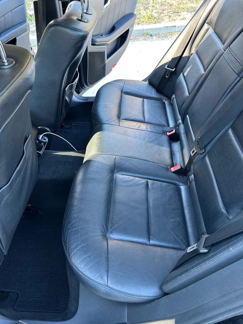 Mercedes-Benz E 220, снимка 11 - Автомобили и джипове - 52145312