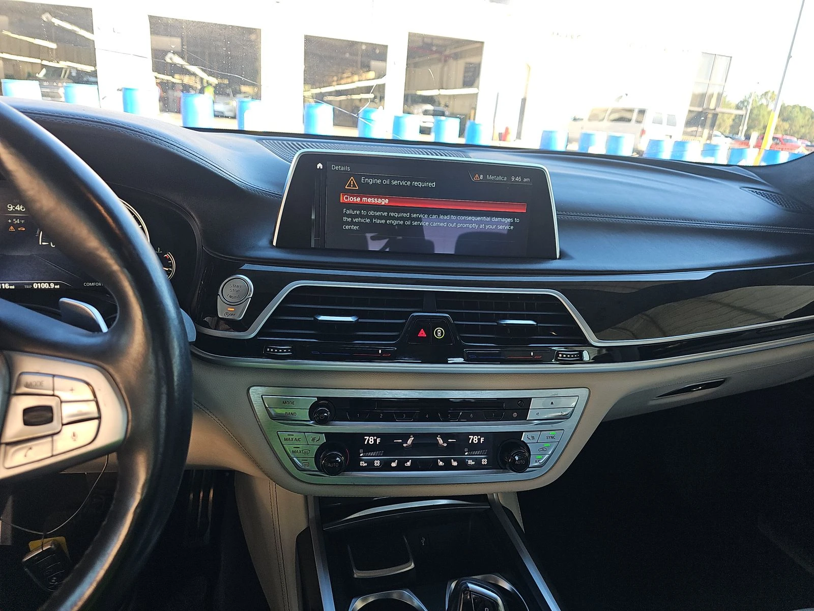 BMW 750 i ///M ФИКСИРАНА ЦЕНА! ОБДУХВАНЕ/МАСАЖ/HEAD-UP - изображение 10