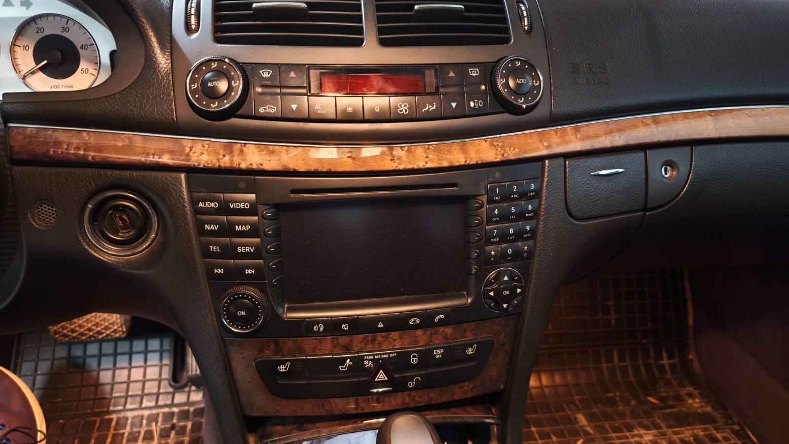 Mercedes-Benz E 320  - изображение 8