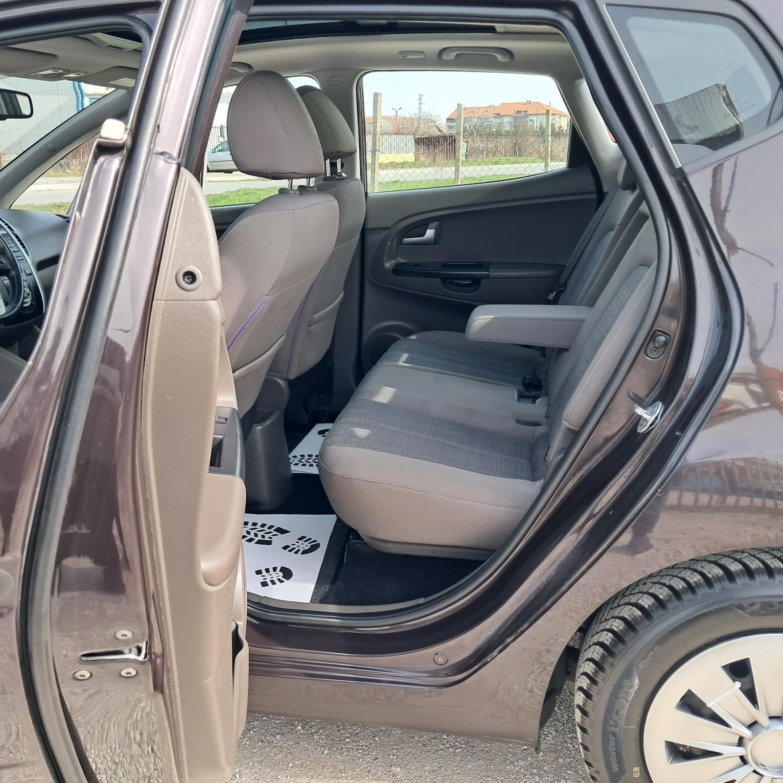 Kia Venga 1.4CRDI, снимка 9 - Автомобили и джипове - 53661704