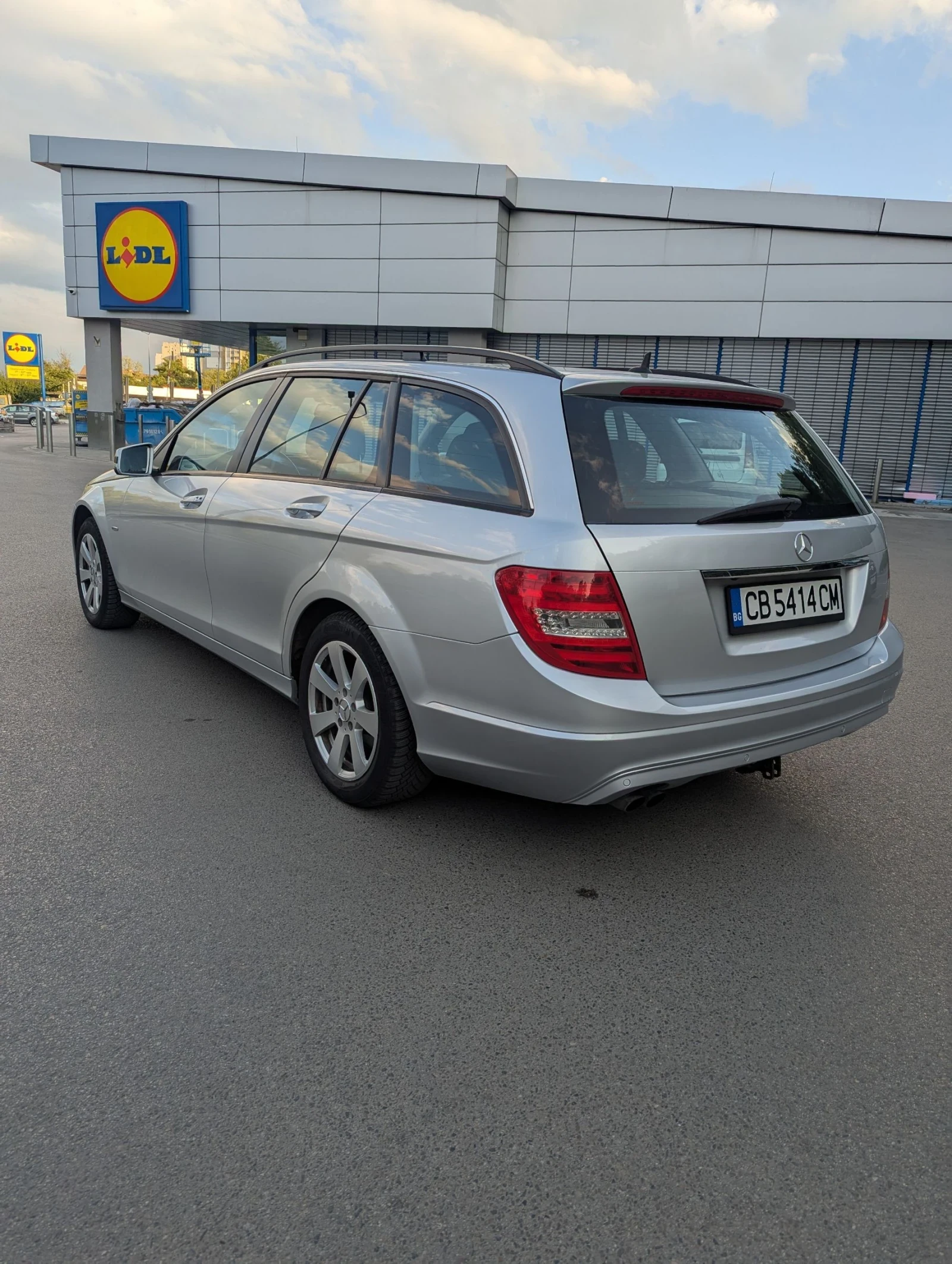 Mercedes-Benz C 220, снимка 3 - Автомобили и джипове - 54314053